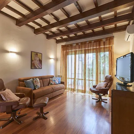 Vill'etta, The Artist's Apartment